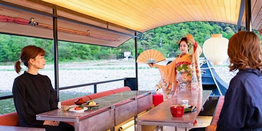 長良川鵜飼 × 船遊|藝伎・舞妓相伴的夜鵜飼船上宴席