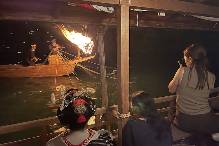 長良川鵜飼 × 船遊|藝伎・舞妓相伴的夜鵜飼船上宴席