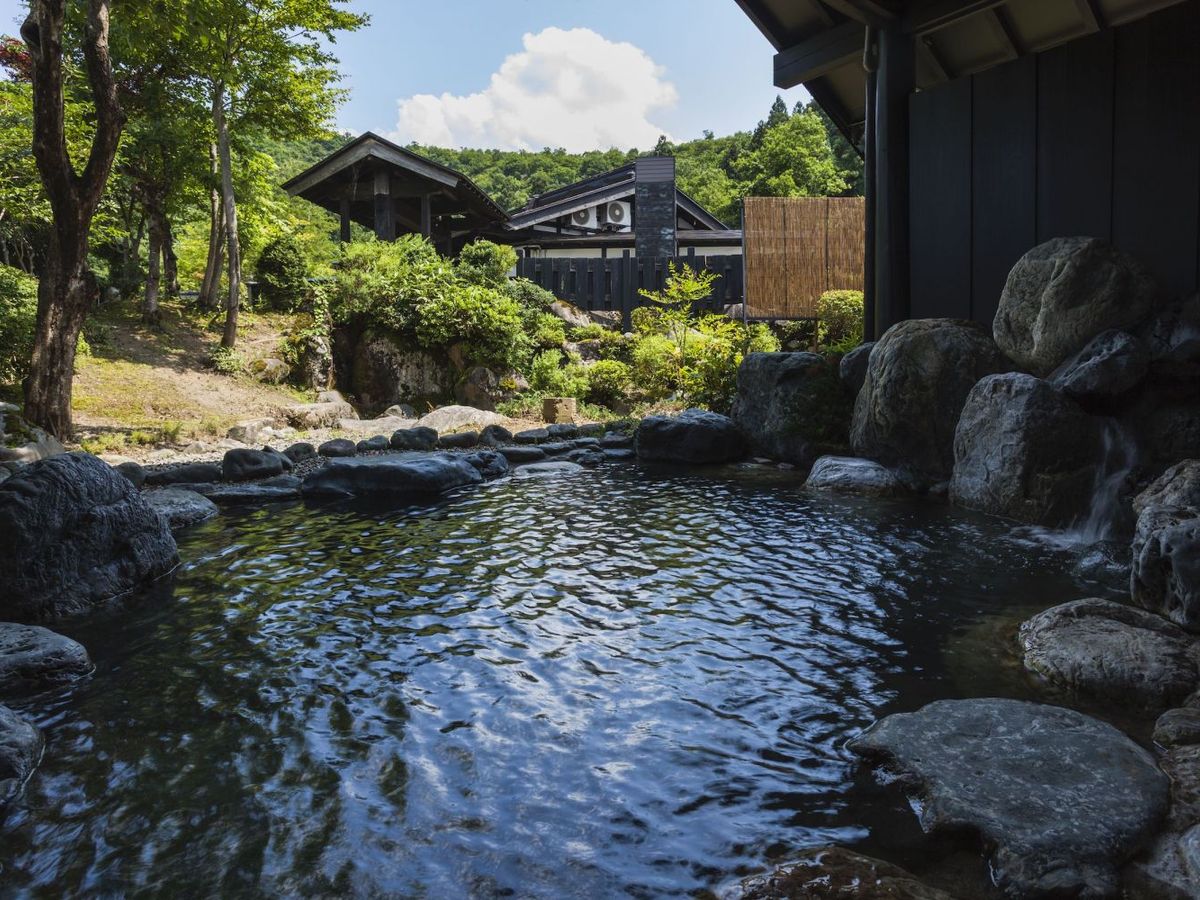 跟雪國阿嬤學煮菜｜炊飯・煮湯・吃山菜料理＋泡溫泉 1日