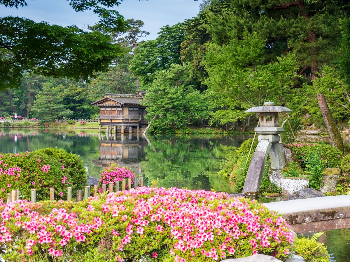 金澤・兼六園內老舖「兼六亭」吃早餐｜土鍋炊飯治部煮膳／加賀棒茶粥膳