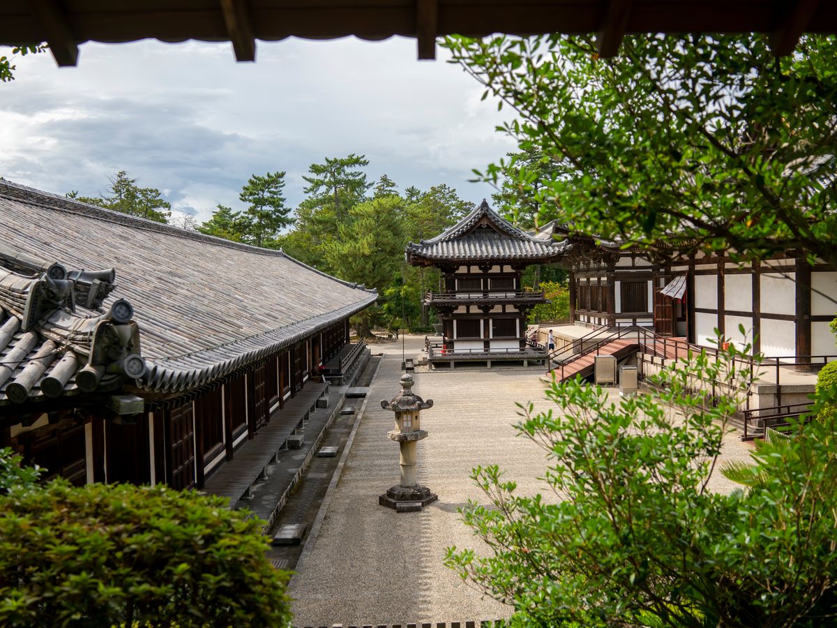 奈良車站出發・世界遺產巴士一日遊｜法隆寺・中宮寺・慈光院・藥師寺・唐招提寺