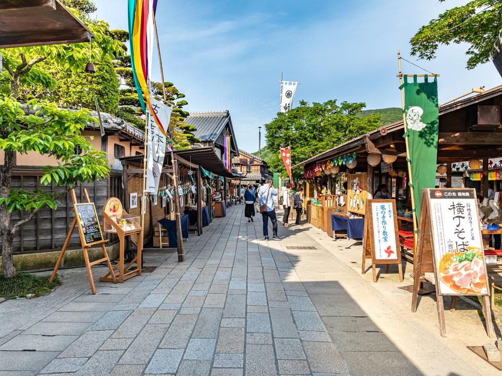 名古屋發一日巴士｜伊勢神宮・內宮參拜＋浦村牡蠣烤＆蒸吃到飽 100 分鐘＋赤福伴手禮