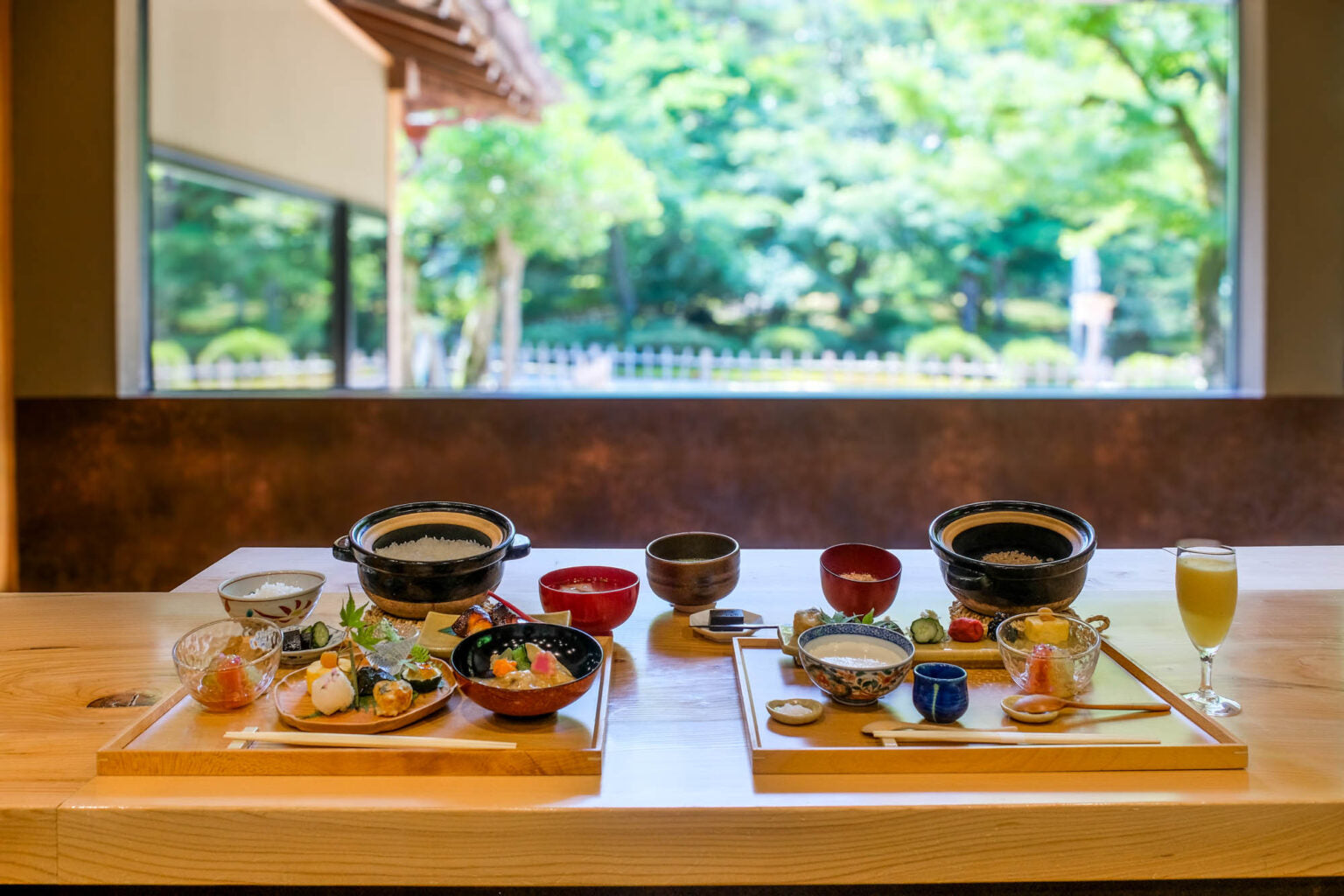 金澤・兼六園內老舖「兼六亭」吃早餐｜土鍋炊飯治部煮膳／加賀棒茶粥膳