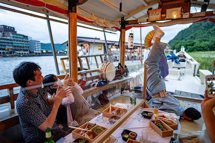長良川鵜飼 × 船遊｜藝伎・舞妓相伴的夜鵜飼船上宴席
