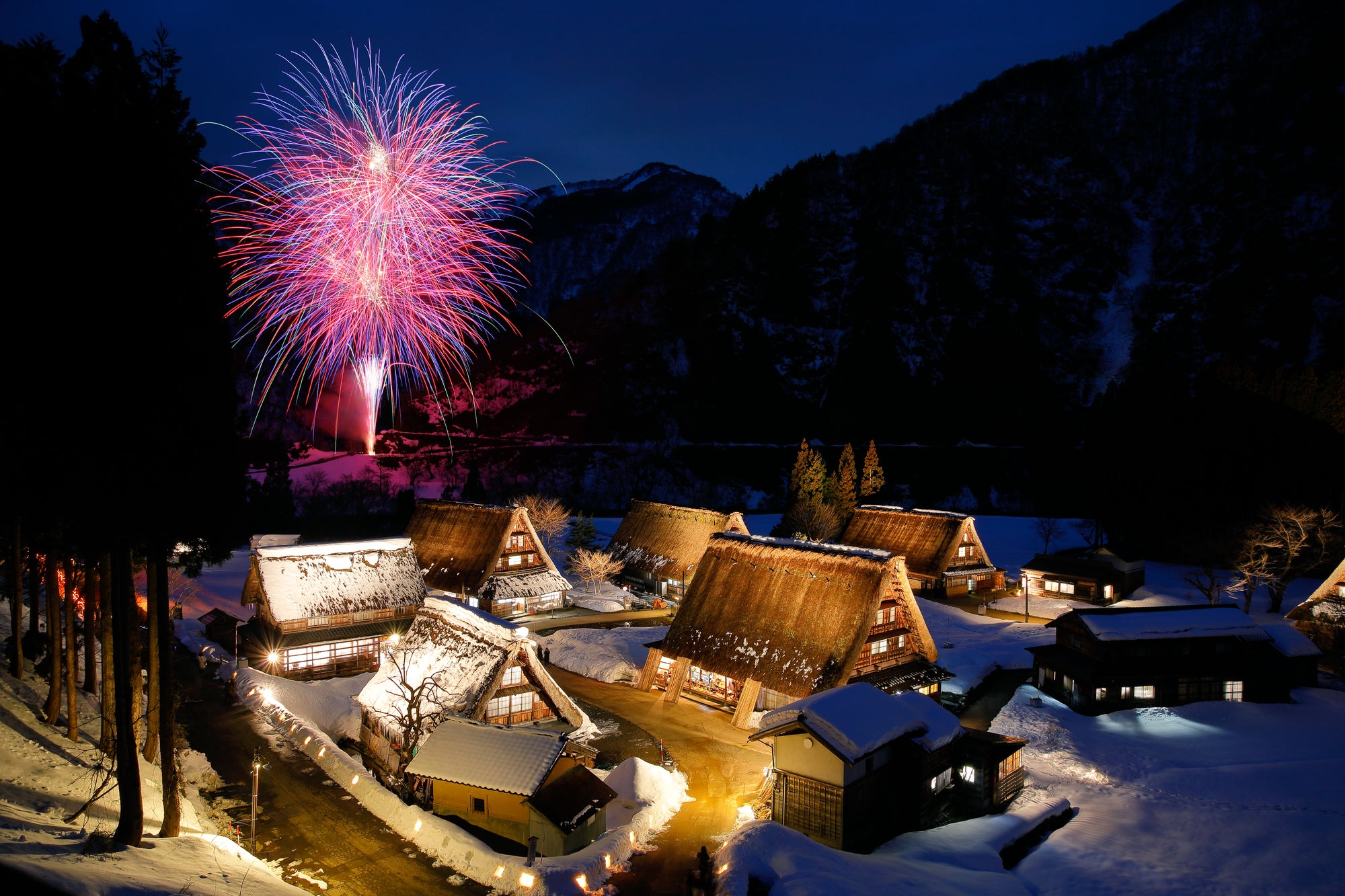 雪地狂想曲：勝山玩雪與五箇山點燈夜 金澤出發｜專車接送｜SKI JAM｜五箇山點燈